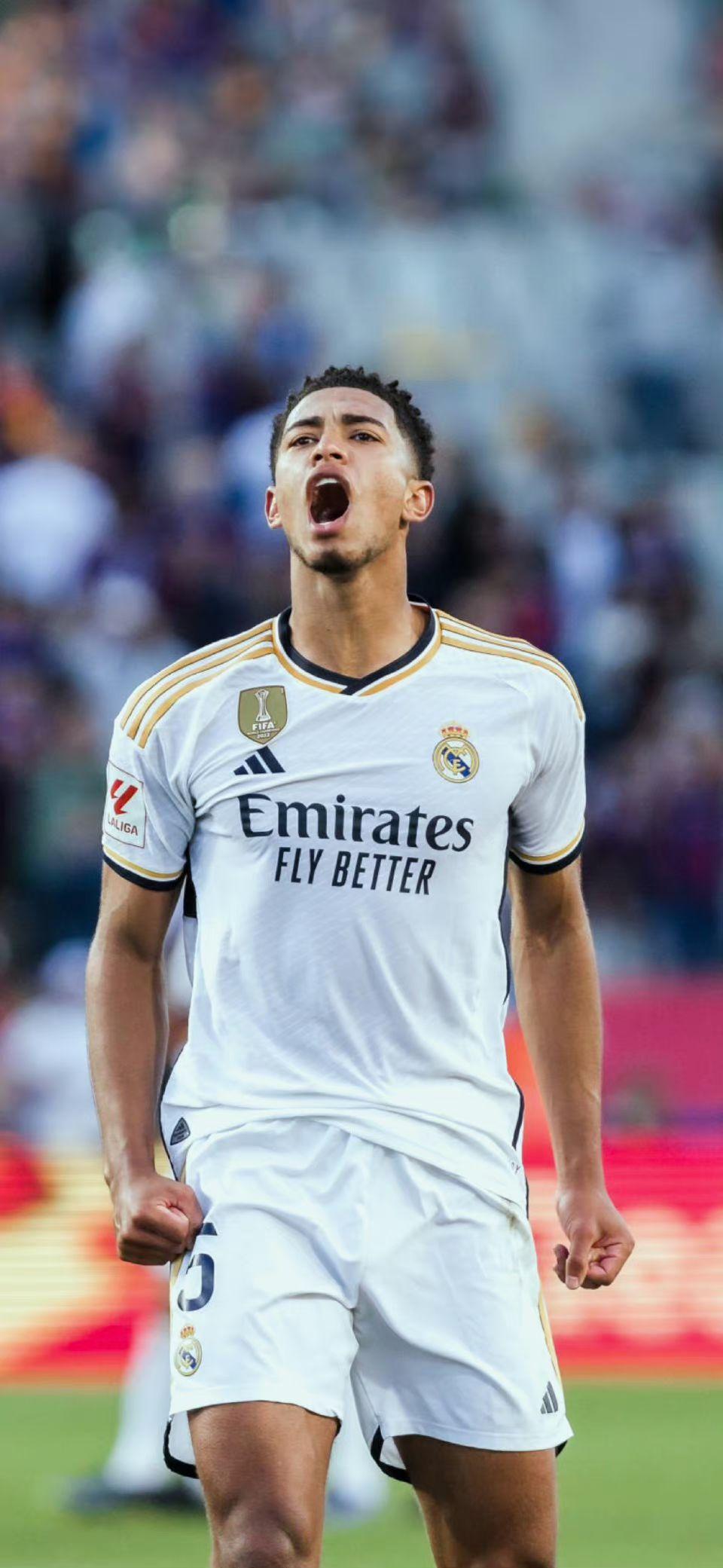 曼联重返英超前六（曼联再度跻身英超前六）