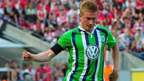 内维尔：这绝对是一场疯狂的比赛，整个球场的球迷都麻木了（内维尔：这场比赛太疯狂，全场球迷都已麻木）