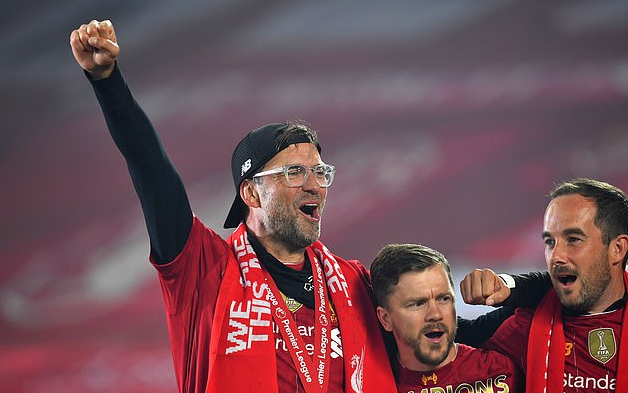 马丁内斯：C罗没有暴力行为，他只是想摆脱防守他的人（马丁内斯：C罗无暴力动作，只为甩开贴身防守）