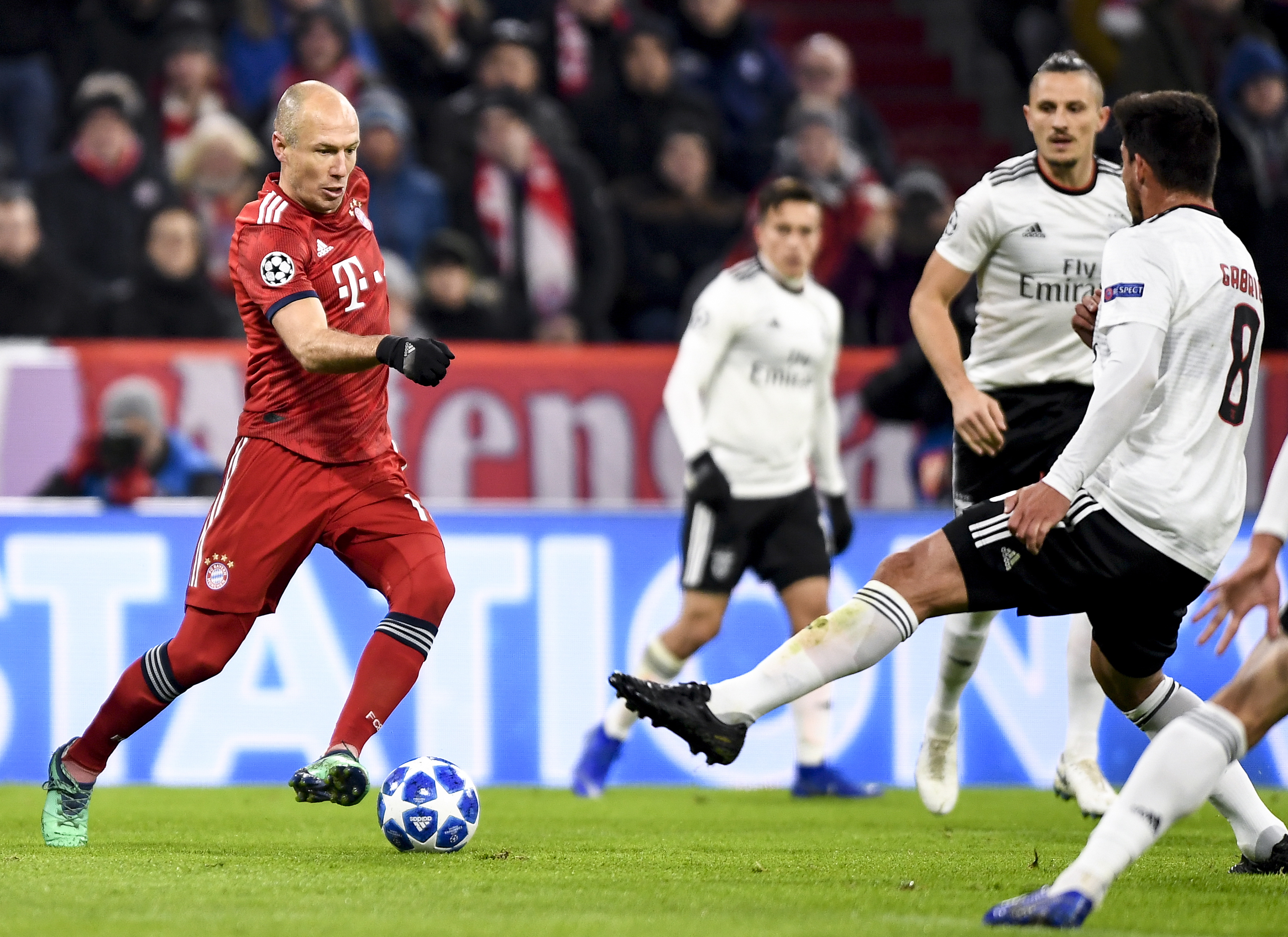 意甲：国际米兰状态回暖，科莫近期表现稳定（意甲：国米重拾状态，科莫近况稳健）