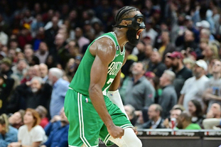 西甲-皇马3-0塞尔塔：巴萨很猛，龙哥干得也不差（西甲：皇马3-0完胜塞尔塔，巴萨来势汹汹，龙哥同样亮眼）