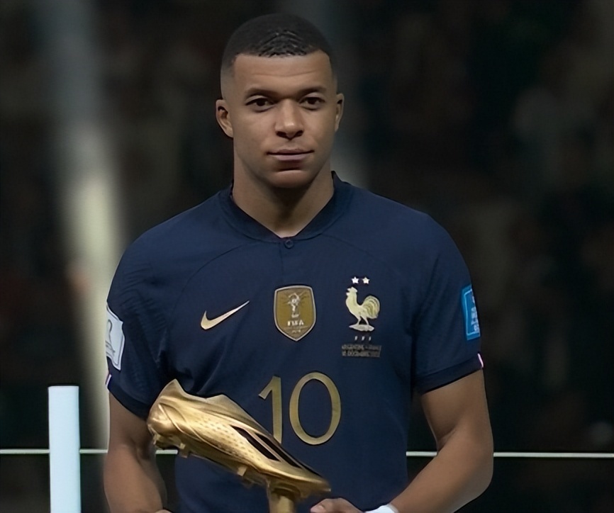 意媒：此前因流感缺阵的博尼尚未恢复训练，不确定能否踢意杯（意媒：博尼流感后尚未复训，能否出战意杯存疑）