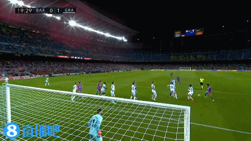 斯基拉：目前尤文从未考虑出售戴维，俱乐部依然对他充满信心（斯基拉：尤文至今无意放走戴维，俱乐部对他信心不减）