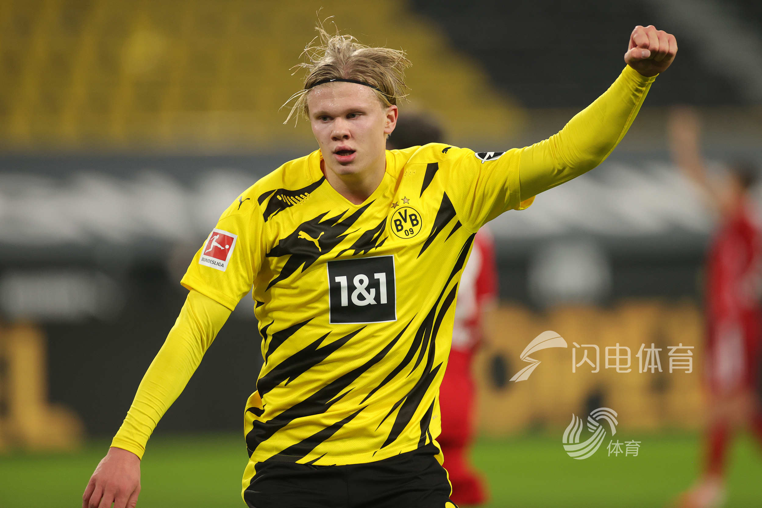 半场：科莫1-0萨索洛，杜维卡斯破门，尼科-帕斯倒钩射门被扑（半场战报：科莫1-0领先萨索洛，杜维卡斯建功，尼科-帕斯倒钩被扑出）