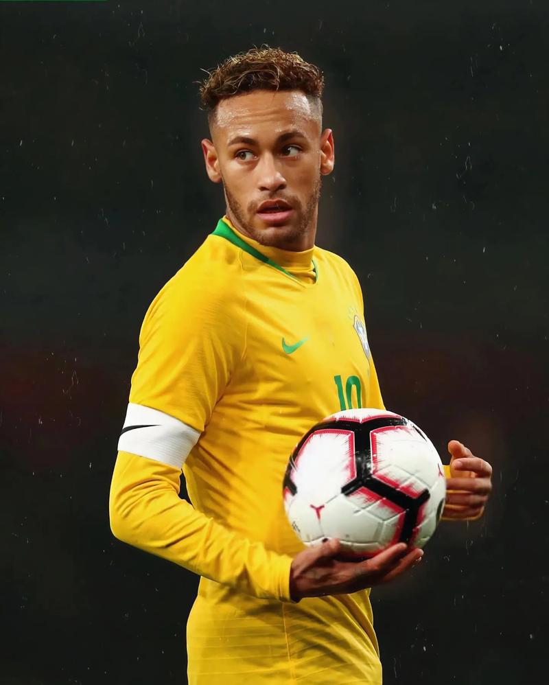 凌晨4点：欧冠19亿欧元对决，利物浦19人战国米，萨拉赫被弃！（今晨4点欧冠19亿欧元巅峰对决：利物浦19人迎战国米，萨拉赫无缘名单）