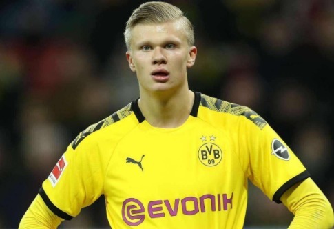 库库：家人支持谁？我说想要球票就得穿切尔西球衣（库库笑谈家人立场：想拿球票，先穿切尔西球衣）